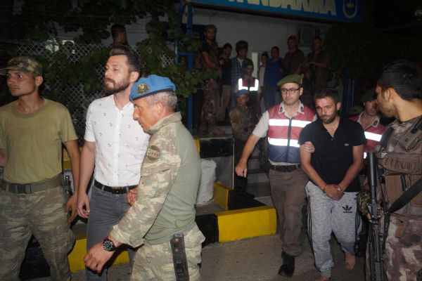 Η στιγμή της σύλληψης των 11 κομάντο στην Τουρκία - ΦΩΤΟ - Φωτογραφία 5