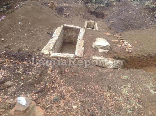 Φθιώτιδα: Αρχαιοκάπηλοι άνοιξαν τάφους στην Πελασγία [photos] - Φωτογραφία 3