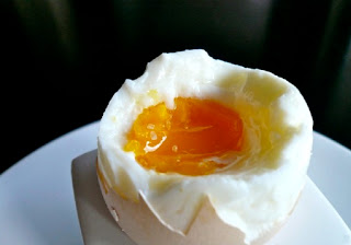 ΠΡΟΣΟΧΗ: Τι ΠΡΕΠΕΙ να ξέρετε για τα μελάτα αυγά πριν τα φάτε; - Φωτογραφία 1