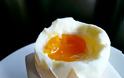 ΠΡΟΣΟΧΗ: Τι ΠΡΕΠΕΙ να ξέρετε για τα μελάτα αυγά πριν τα φάτε;