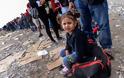 Guardian: Έλληνες προσπάθησαν να προσηλυτίσουν πρόσφυγες στο κέντρο της Μόριας