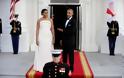 O Ομπάμα θαυμάζει τη Μισέλ... [photos] - Φωτογραφία 2