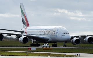 Ανώμαλη προσγείωση στο αεροδρόμιο του Ντουμπάι έκανε αεροσκάφος της Emirates - Φωτογραφία 1