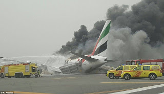 Στο πάρα πέντε γλίτωσαν οι επιβάτες του αεροσκάφους της Emirates [photo] - Φωτογραφία 1