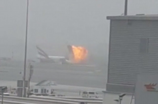 Στο πάρα πέντε γλίτωσαν οι επιβάτες του αεροσκάφους της Emirates [photo] - Φωτογραφία 2