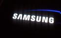 H Samsung ειρωνεύεται την Apple για τη θύρα ακουστικών [video]