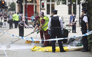 Συνελήφθη ο 19χρονος που επιτέθηκε με μαχαίρι σε ανυποψίαστους περαστικούς στο Λονδίνο - Απομακρύνεται το ενδεχόμενο τρομοκρατικού χτυπήματος - Φωτογραφία 1