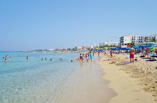 Επική περιγραφή: «Στολίζονται» οι Κύπριες για να κατέβουν στις παραλίες - Φωτογραφία 1