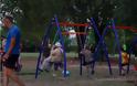 O παππούς που έγινε... viral στο διαδίκτυο! Κάνει κούνιες σε πάρκο των Τρικάλων [photos] - Φωτογραφία 2