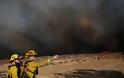 Καίγεται η Καλιφόρνια - Η πυρκαγιά έφτασε μέχρι τα σπίτια [photos]