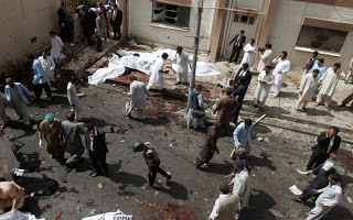 Τουλάχιστον 53 οι νεκροί και δεκάδες οι τραυματίες από έκρηξη βόμβας σε νοσοκομείο στο Πακιστάν! - Φωτογραφία 1