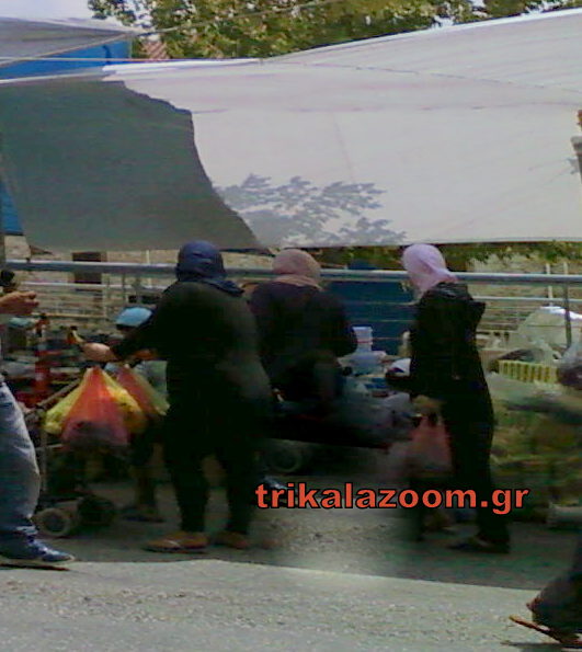 Οι Τρικαλινοί με άδεια χέρια και οι μετανάστες είχαν γεμάτες τις σακούλες απο ψώνια [photos] - Φωτογραφία 4