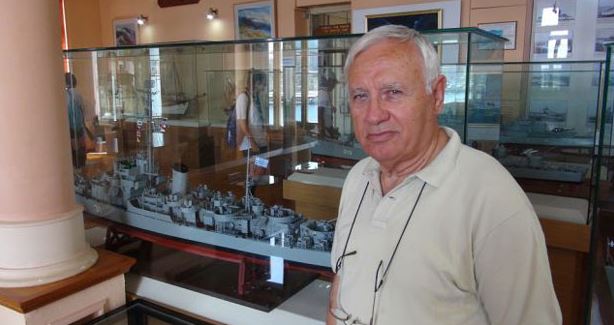 Κρήτη: Ο πρώην αντιπλοίαρχος που φτιάχνει εκπληκτικές μινιατούρες πλοίων (Video) - Φωτογραφία 1