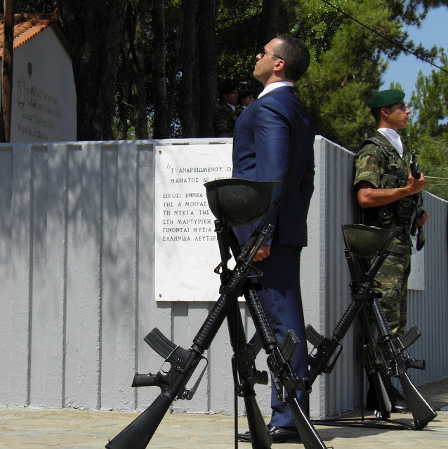 Η «Προσοχή» του Κασιδιάρη που «κούφανε» ακόμη και τους …Καταδρομείς [photo] - Φωτογραφία 2