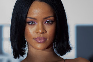 Η Rihanna θέλει να γίνει... λευκή; [photos] - Φωτογραφία 1