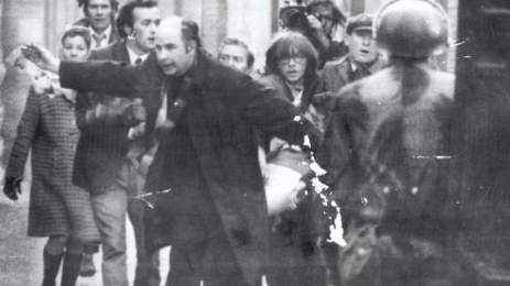 Πέθανε ο επίσκοπος Ντέιλι, σύμβολο της «Ματωμένης Κυριακής» του 1972 - Φωτογραφία 2
