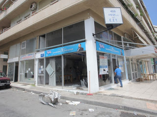 Κρήτη: Εμπρηστική ενέργεια η φωτιά στο πολιτικό γραφείο [photos] - Φωτογραφία 1