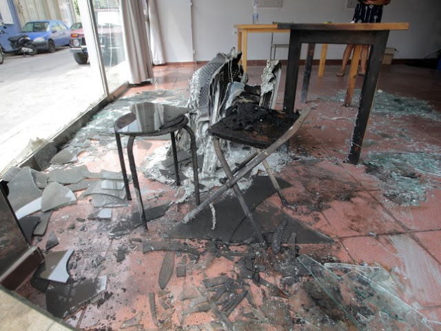 Κρήτη: Εμπρηστική ενέργεια η φωτιά στο πολιτικό γραφείο [photos] - Φωτογραφία 3