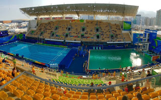 Πράσινο το νερό στην πισίνα των καταδύσεων στο Ρίο! Οι υπεύθυνοι δεν μπορούν να εξηγήσουν τι συνέβη - Φωτογραφία 1