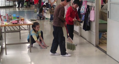 Πώς μαθαίνουν στην Ιαπωνία οι μαθητές να σέβονται το σχολείο τους [video] - Φωτογραφία 2