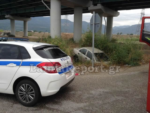 Λαμία: Τροχαίο στον παράδρομο - Έπεσε σε χαντάκι (ΦΩΤΟ) - Φωτογραφία 2