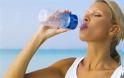 Δείτε πόσο νερό χρειάζεται να πίνετε ανάλογα με το βάρος σας
