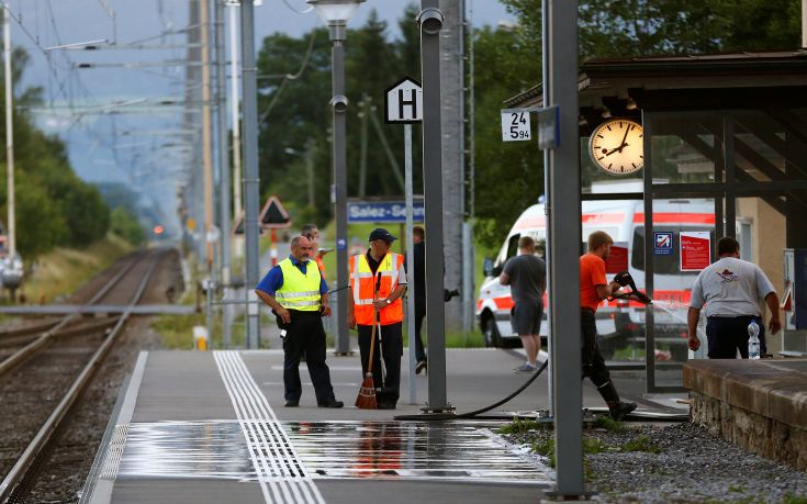 Νεκρός ο δράστης της χθεσινής επίθεσης σε τρένο στην Ελβετία - Φωτογραφία 1