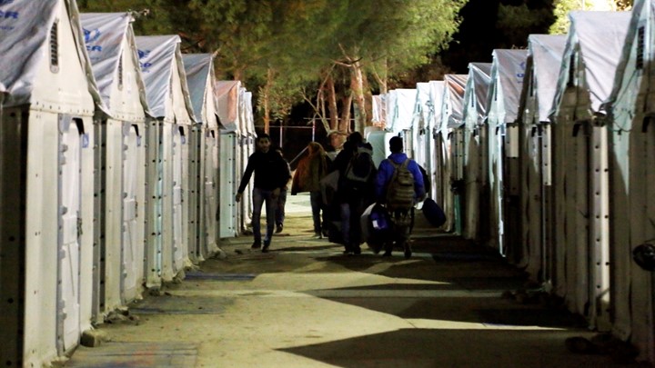 NYT για τα ελληνικά κέντρα προσφύγων: Αθλιοι χώροι, σωροί σκουπιδιών, ανεπαρκή τρόφιμα - Φωτογραφία 1