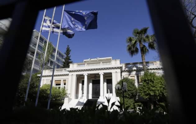 Der Spiegel: Τι θα γίνει στην Ελλάδα μετά την απατηλή ηρεμία του Αυγούστου - Φωτογραφία 1
