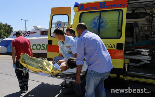 Έφτασαν στον Πειραιά τραυματίες από την τραγωδία στην Αίγινα [photos+video} - Φωτογραφία 12