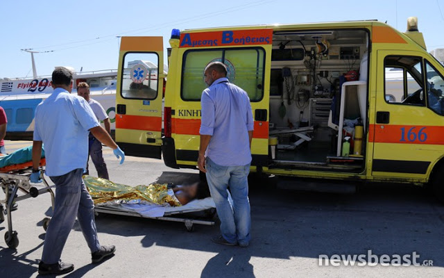 Έφτασαν στον Πειραιά τραυματίες από την τραγωδία στην Αίγινα [photos+video} - Φωτογραφία 13