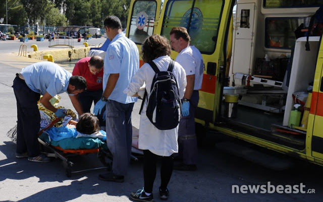 Έφτασαν στον Πειραιά τραυματίες από την τραγωδία στην Αίγινα [photos+video} - Φωτογραφία 17