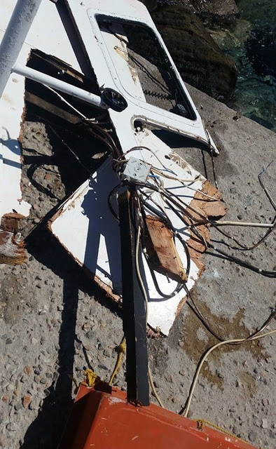 Εικόνες από τα συντρίμμια της λάντζας στην Αίγινα - Το πλοιάριο κόπηκε στη μέση όταν το εμβόλισε το ταχύπλοο - Φωτογραφία 6
