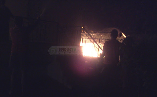 Ιωάννινα: Σπίτι Ηλικιωμένου Τυλίχθηκε Στις Φλόγες - Φωτογραφία 1