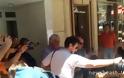Αποχώρησε συνοδεία ισχυρής δύναμης του λιμενικού ο 77χρονος κατηγορούμενος για τη ναυτική τραγωδία στην Αίγινα
