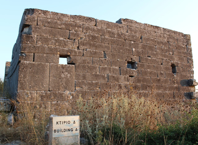 Όρραον: Η άγνωστη πέτρινη πόλη της Ηπείρου όπου διασώζονται τα καλύτερα διατηρημένα σπίτια της ελληνικής αρχαιότητας - Φωτογραφία 2