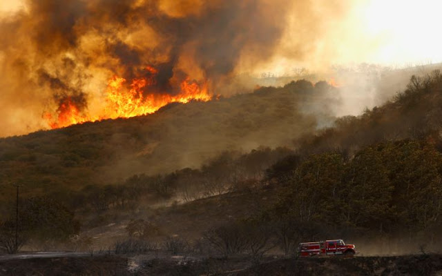 Στάχτη δεκάδες σπίτια και δεκάδες χιλιάδες στρέμματα από την  ανεξέλεγκτη φωτιά στην Καλιφόρνια - 80.000 άνθρωποι εγκατέλειψαν τις εστίες τους - Φωτογραφία 7