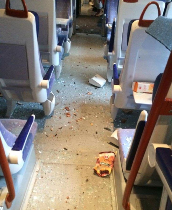 Σοβαρά τραυματισμένοι 12 επιβάτες σε ατύχημα με τρένο στη Γαλλία - Φωτογραφία 4