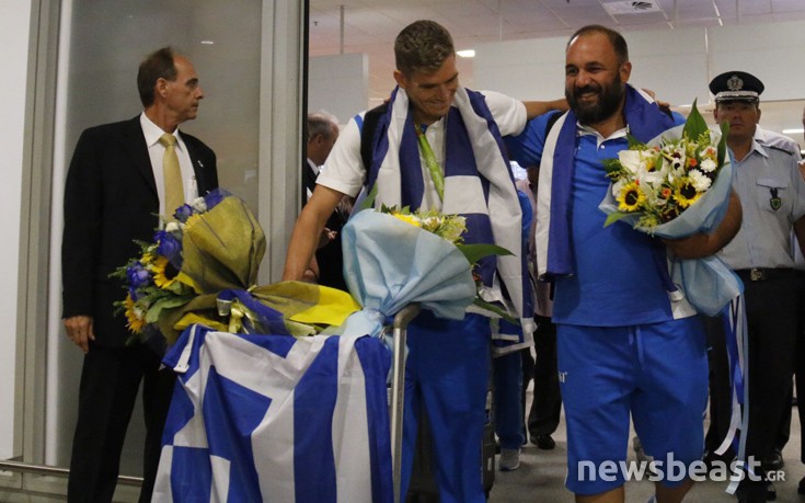 Στο Ελευθέριος Βενιζέλος έφθασε πριν λίγη ώρα ο έλληνας ολυμπιονίκης Σπύρος Γιαννιώτης - Φωτογραφία 6