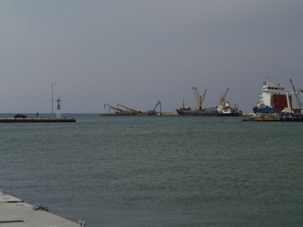 Έργα ανάπλασης στο λιμάνι των Νέων Μουδανιών - Φωτογραφία 1