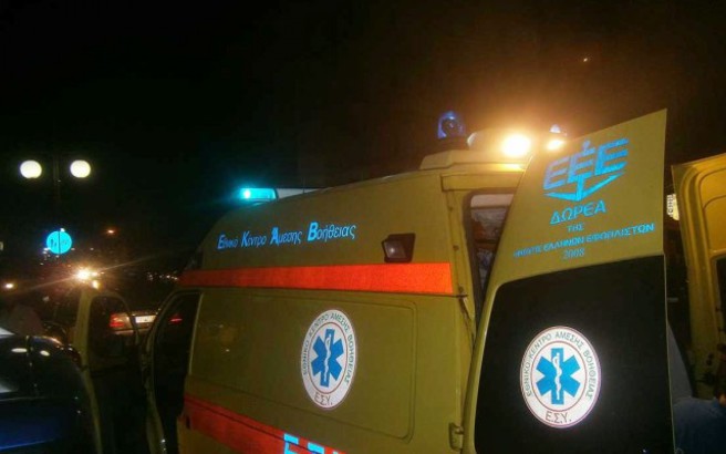 Οδηγός εγκλωβίστηκε σε αναποδογυρισμένο όχημα στα Χανιά - Χρειάστηκε άμεση παρέμβαση της πυροσβεστικής - Φωτογραφία 1