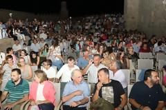 Μαγική η ατμόσφαιρα στον ιστορικό Κούλε χτες το βράδυ!  Όλο το Ηράκλειο ήταν εκεί για να απολαύσει το Αυγουστιάτικο φεγγάρι