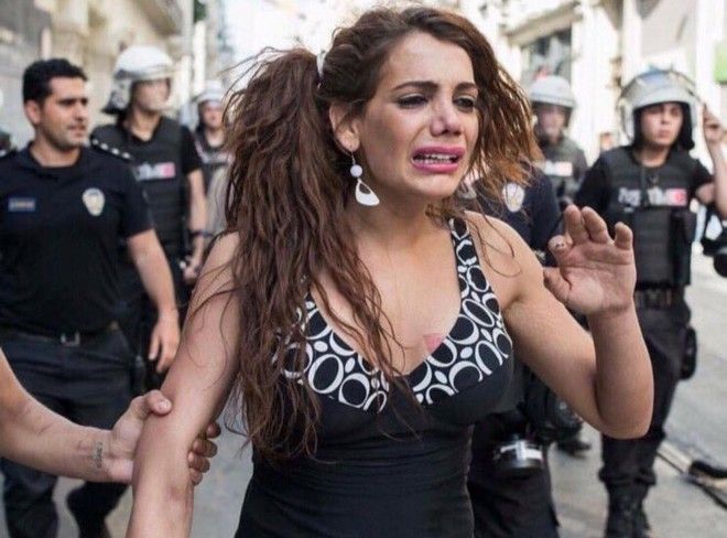 Τουρκία: Οργή και αποτροπιασμός! Βίασαν και έκαψαν την Hande Kader - Φωτογραφία 1