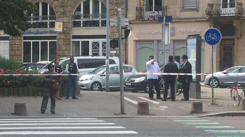 Γαλλία: Μουσουλμάνος μαχαίρωσε ραβίνο φωνάζοντας 'Allahu Akhbar' - Φωτογραφία 1
