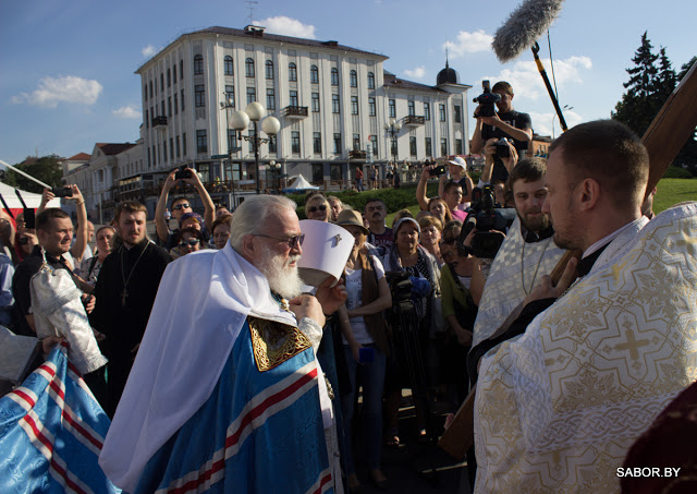 8898 - Έφτασαν στη Λευκορωσία ιερά λείψανα του Αγίου Σιλουανού (φωτογραφίες) - Φωτογραφία 31