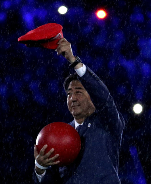 O γιαπωνέζος πρωθυπουργός ντύθηκε ...Super Mario - Φωτογραφία 3