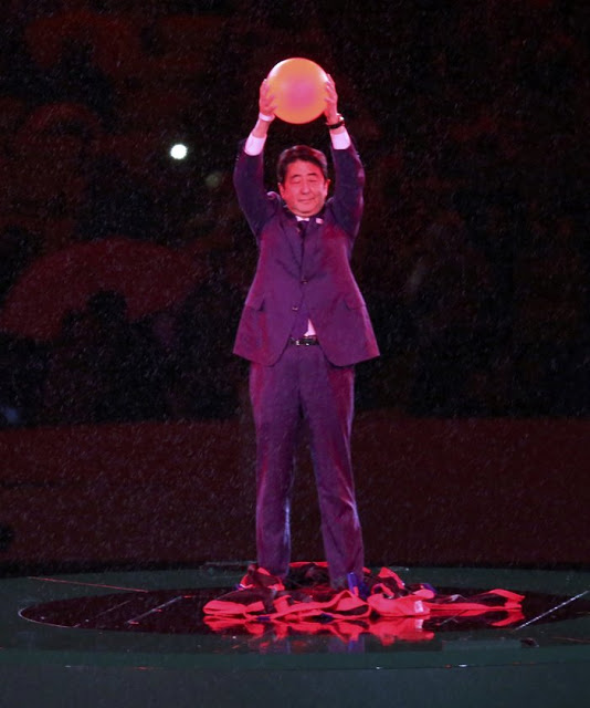 O γιαπωνέζος πρωθυπουργός ντύθηκε ...Super Mario - Φωτογραφία 4