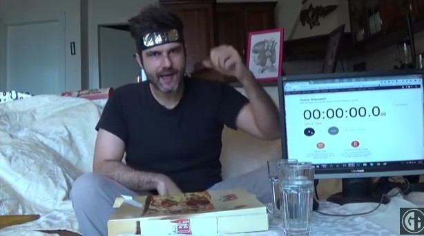 Απίστευτο! Έφαγε πίτσα 32cm κάτω από 7 λεπτά! [video] - Φωτογραφία 1