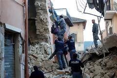 ΙΣΧΥΡΟΣ ΣΕΙΣΜΟΣ ΣΤΗΝ ΚΕΝΤΡΙΚΗ ΙΤΑΛΙΑ - ΑΝΑΦΟΡΕΣ ΓΙΑ ΝΕΚΡΟΥΣ