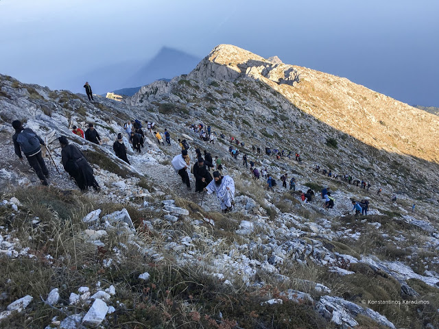 8919 - Φωτογραφίες από την εφετινή ανάβαση, για τον εορτασμό της Μεταμόρφωσης του Σωτήρος (6/19 Αυγούστου), στην κορυφή του Άθωνα - Φωτογραφία 2